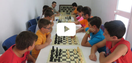 jugando al ajedrez