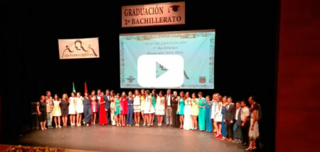 La graduación de Bachillerato del IES Fuente Lucena fue el pasado viernes en el Teatro Antonio Gala
