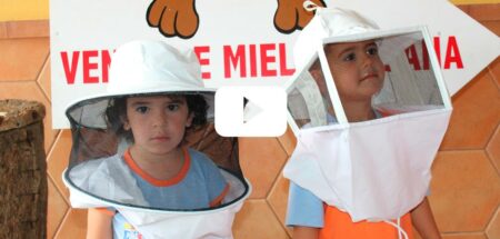 La Guardería Municipal visita las instalaciones de Apícola Milosi para descubrir el mundo de la miel