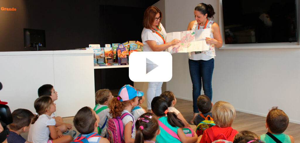 Visita turística a Alhaurín el Grande por parte de los pequeños del Campamento de Verano