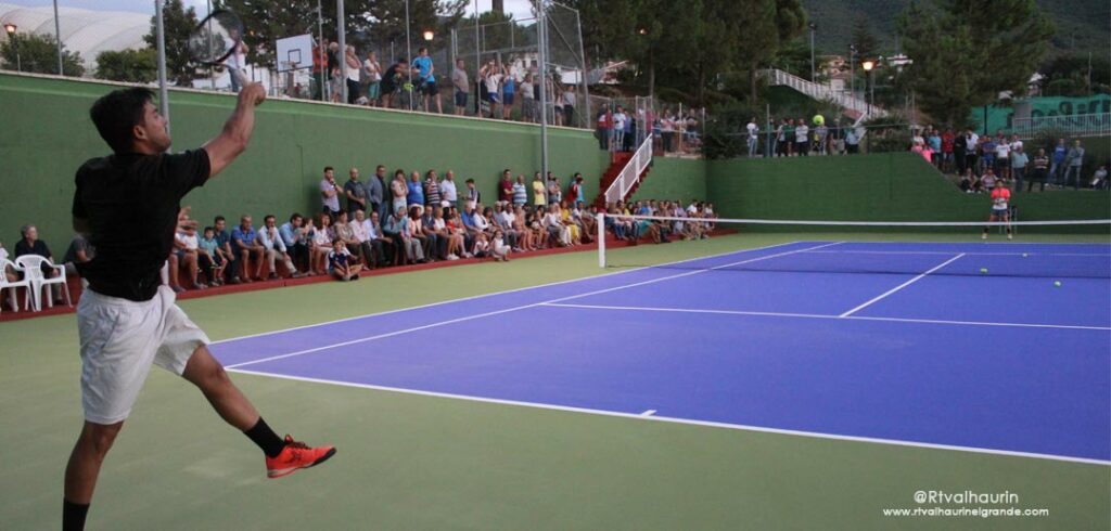 Inauguración de las dos pistas de tenis renovadas en el Polideportivo Municipal
