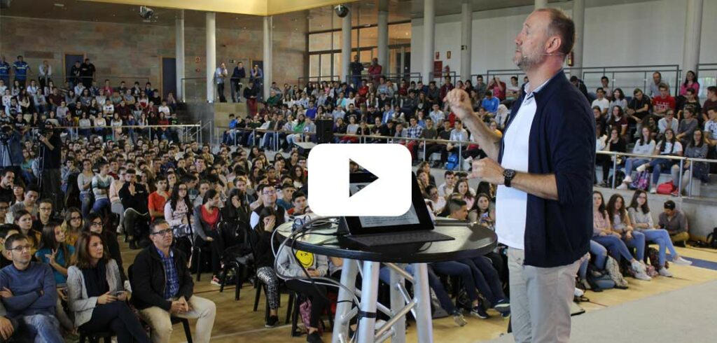 Pedro García Aguado conciencia a los jóvenes alhaurinos del peligro del consumo de alcohol y drogas