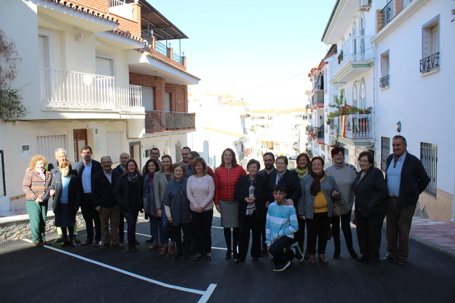 La calle Virgen de la Paz ya se ha abierto al tráfico tras su remodelación integral y cambio de estética