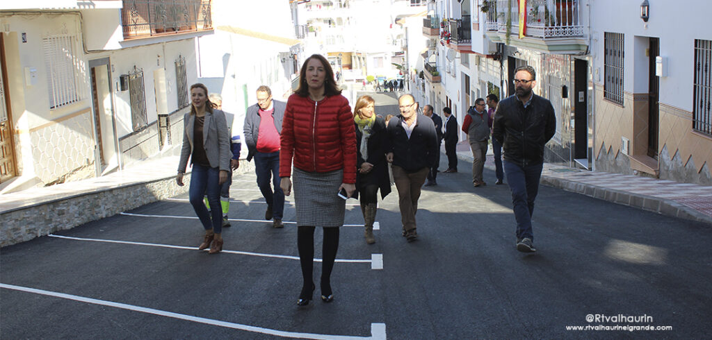 La calle Virgen de la Paz ya se ha abierto al tráfico tras su remodelación integral y cambio de estética