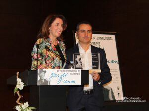 Martínez López recibe el galardón del Premio Internacional de Relato Breve Gerald Brenan 