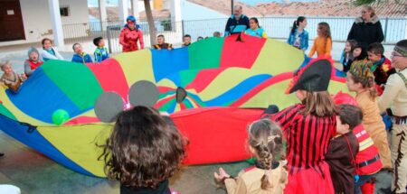 El Carnaval de Villafranco del Guadalhorce brilla con su pasacalles y el concurso de disfraces