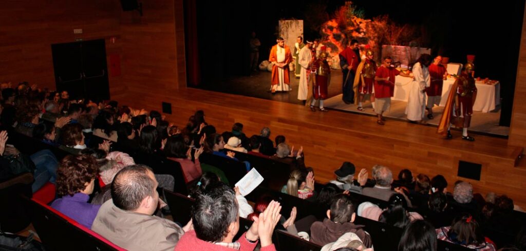 Escenificación en vivo de La Pasión de Cristo por el Centro Ocupacional Fahala