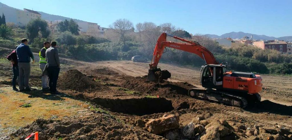 El Ayuntamiento inicia la construcción de la cuarta pista de tenis con un presupuesto de 115.000€