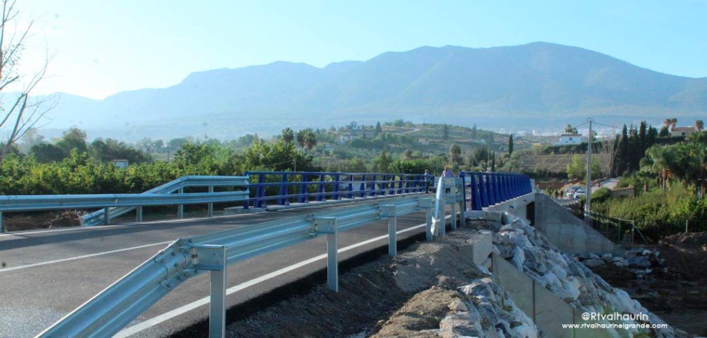 Con la reapertura al tráfico del puente sobre el río Fahala mejoran las comunicaciones entre Alhaurín y Villafranco