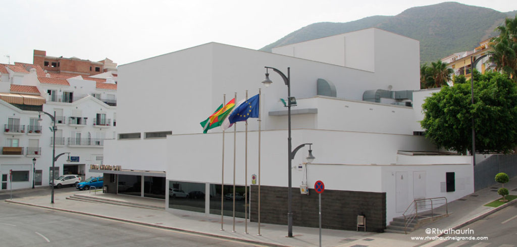 El Ayuntamiento ha invertido unos 16.000 euros en los trabajos de mantenimiento en la biblioteca y el teatro 