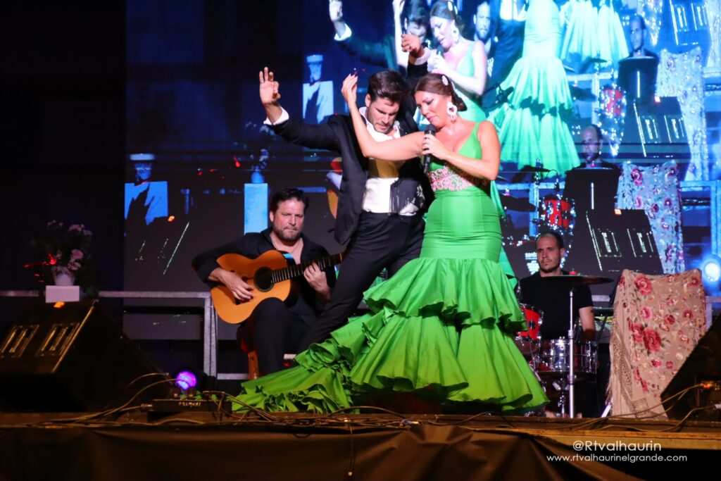 El patio de Diego Pérez acogió a 700 personas en la XL Noche Flamenca de Alhaurín el Grande