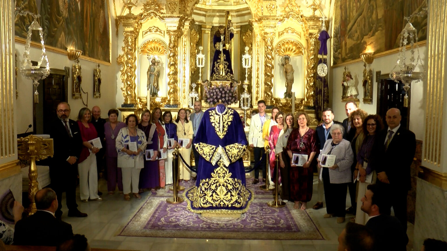 Presentación de la nueva túnica procesional y otras piezas. | Hdad. Ntro Padre Jesús Nazareno