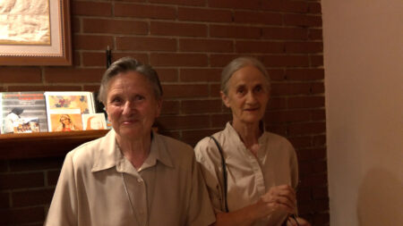 Villa del Guadalhorce despide a las hermanas doroteas Lupe y Teresa